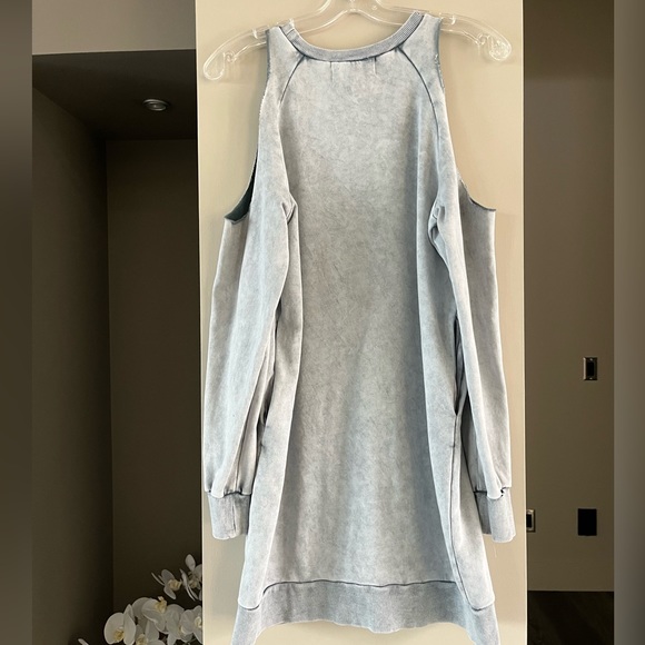 Cold shoulder Tunic Sweatshirt - Picture 6 of 6